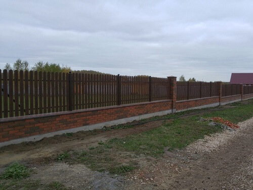 Монтаж забора из металлоштакетника в Витебске
